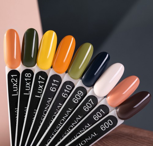 Цветной гель-лак для ногтей Monami Lux №18, 12 мл